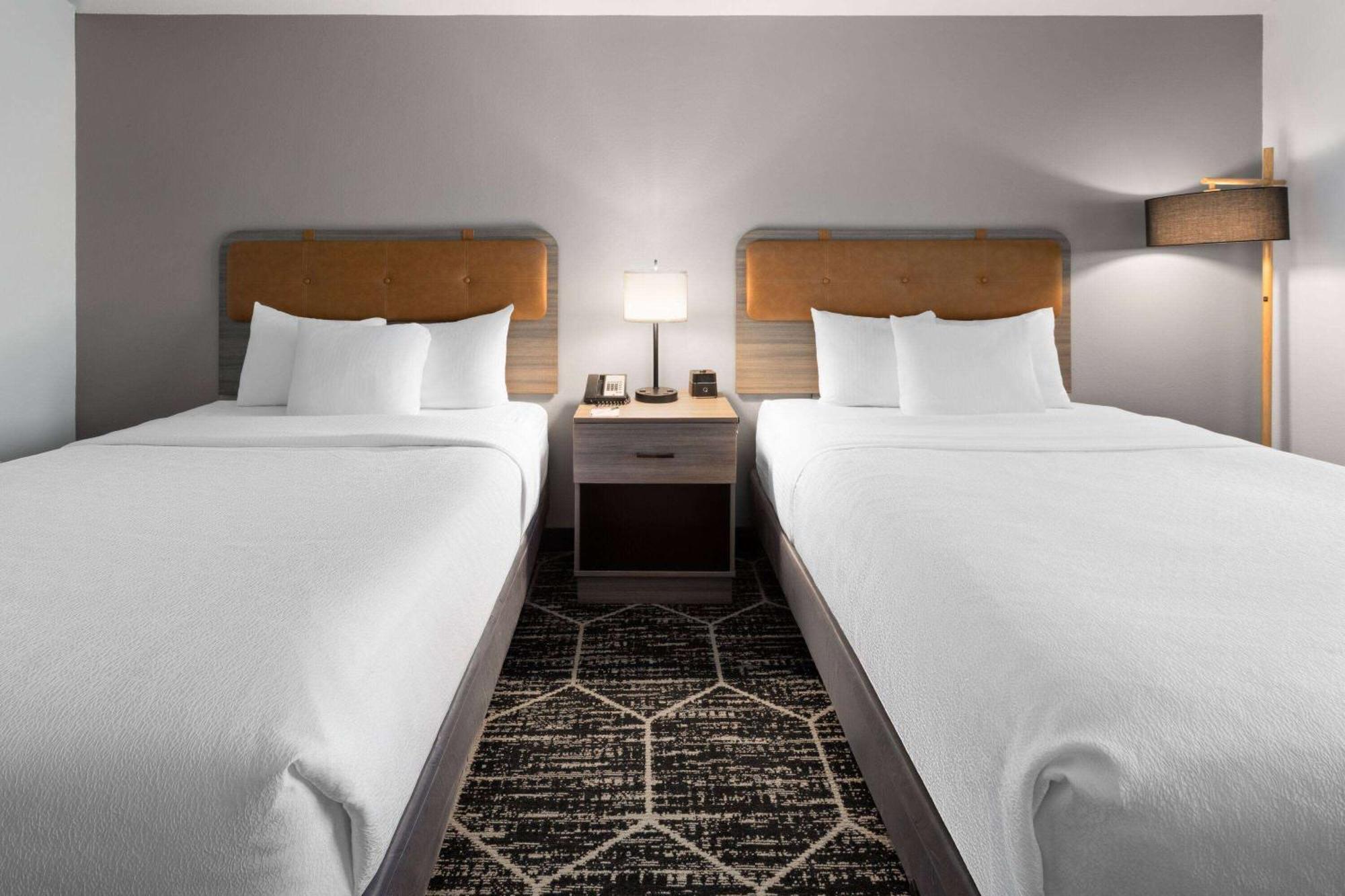 La Quinta Inn & Suites By Wyndham Meridian Exteriör bild