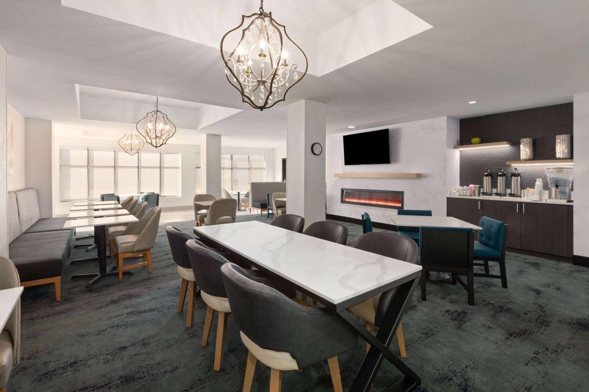 La Quinta Inn & Suites By Wyndham Meridian Exteriör bild