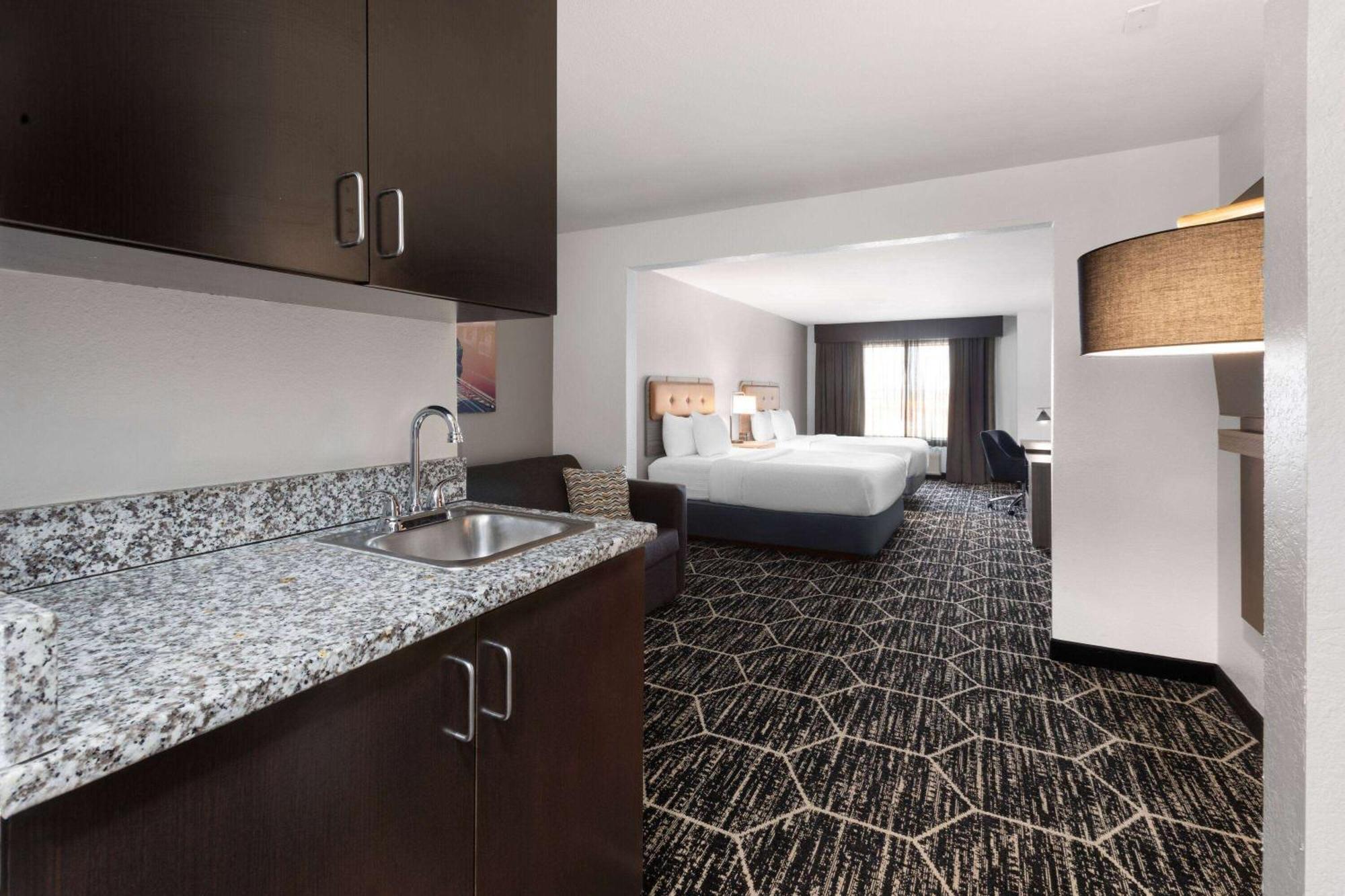La Quinta Inn & Suites By Wyndham Meridian Exteriör bild