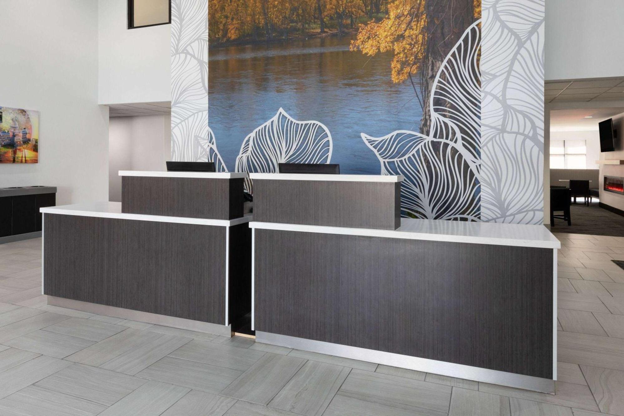 La Quinta Inn & Suites By Wyndham Meridian Exteriör bild
