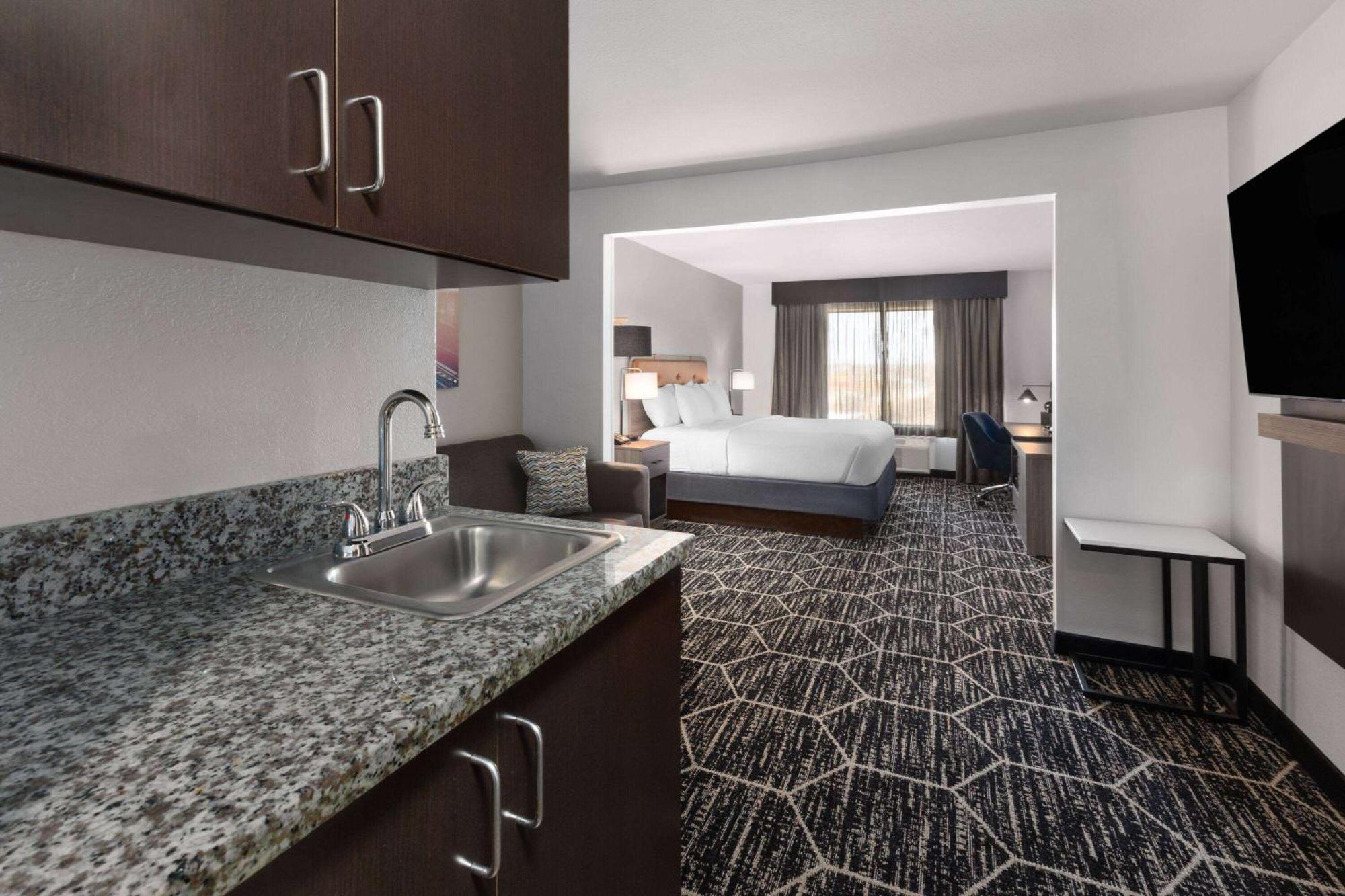 La Quinta Inn & Suites By Wyndham Meridian Exteriör bild