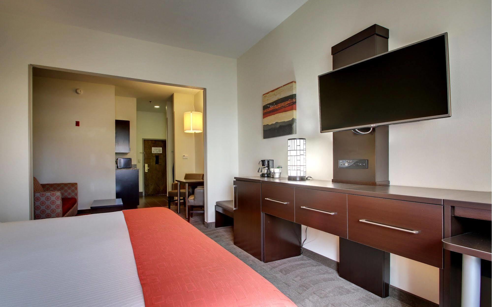 La Quinta Inn & Suites By Wyndham Meridian Exteriör bild